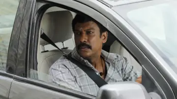 Задник к фильму "கார்மேனி செல்வம்" #844142