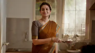 Задник к фильму "கார்மேனி செல்வம்" #844146
