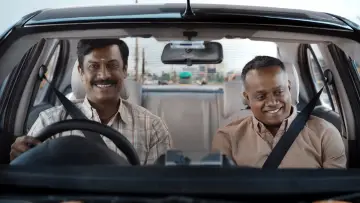 Задник к фильму "கார்மேனி செல்வம்" #844165