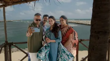 Задник к фильму "கார்மேனி செல்வம்" #844166