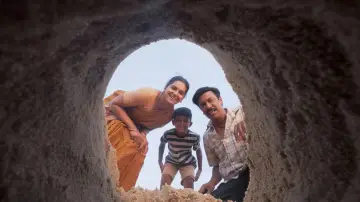 Задник к фильму "கார்மேனி செல்வம்" #844178
