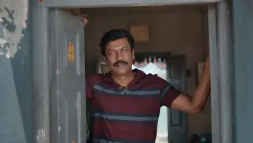 Задник к фильму "கார்மேனி செல்வம்" #844188