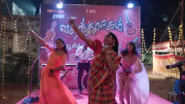 Задник к фильму "கார்மேனி செல்வம்" #844190