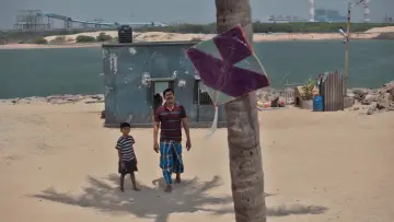 Задник к фильму "கார்மேனி செல்வம்" #844191