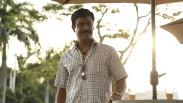 Задник к фильму "கார்மேனி செல்வம்" #844196