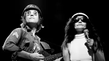 Задник к фильму "Power to the People: John & Yoko Live in NYC" #797400
