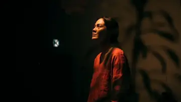 Задник к фильму "Mimpi Keluarga Sempurna" #1571294