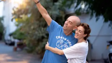 Задник к фильму "הולה צ