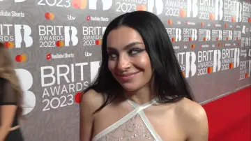 Задник к фильму "Charli xcx: Brat Girl" #1624783
