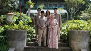 Задник к фильму "Titip Bunda di Surga-Mu" #770595