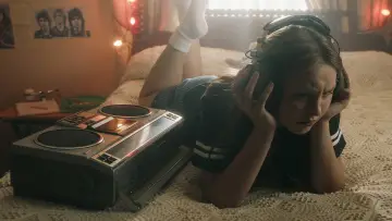 Задник к фильму "Casey Makes A Mixtape" #1172031