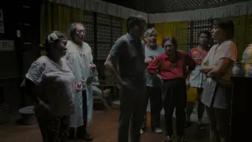Задник к фильму "Everyone Knows Every Juan" #1140087