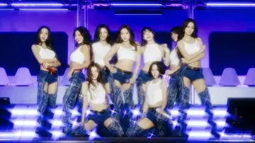 Задник к фильму "TWICE: Up Next - Lollapalooza Chicago 2025" #1798150