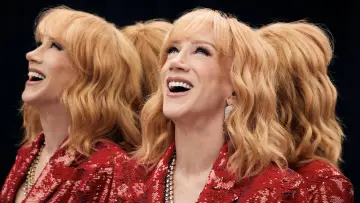 Задник к фильму "Kathy Griffin: My Life on the PTSD-List" #1656339