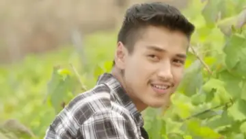 Задник к фильму "အနမ်းဝိုင်" #969914