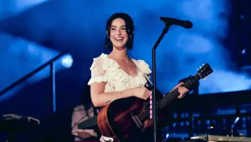 Задник к фильму "Apple Music Live: Gracie Abrams" #923888