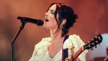 Задник к фильму "Apple Music Live: Gracie Abrams" #923892