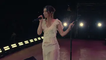 Задник к фильму "Apple Music Live: Gracie Abrams" #923895