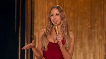 Задник к фильму "Nikki Glaser: Good Girl" #818496
