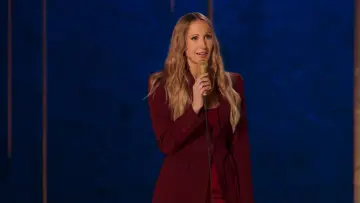 Задник к фильму "Nikki Glaser: Good Girl" #818502