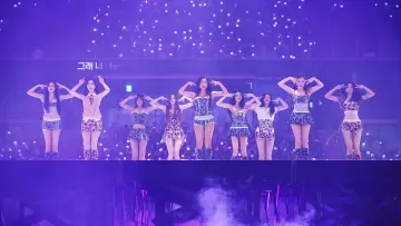 Задник к фильму "TWICE WORLD TOUR [THIS IS FOR] in Incheon" #1568713