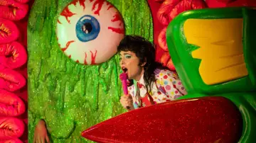 Задник к фильму "Sarah Squirm: Live + in the Flesh" #603693