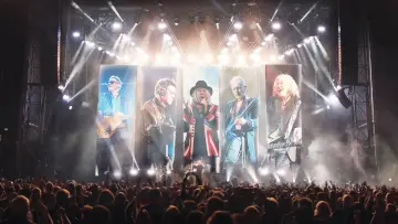 Задник к фильму "Def Leppard: Diamond Star Heroes – Live From Sheffield" #1697264