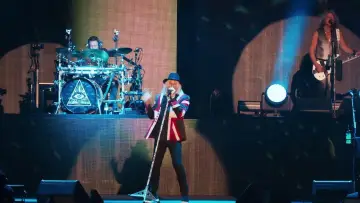 Задник к фильму "Def Leppard: Diamond Star Heroes – Live From Sheffield" #1697266