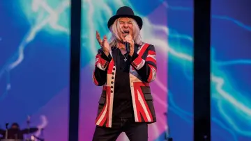 Задник к фильму "Def Leppard: Diamond Star Heroes – Live From Sheffield" #1697269