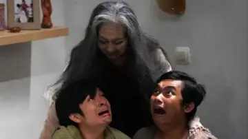 Задник к фильму "Sebelum Dijemput Nenek" #541026