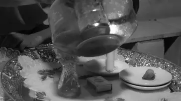 Задник к фильму "between tea and the ashtray" #919599