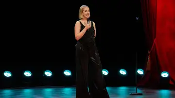 Задник к фильму "Katherine Ryan: First Born Daughter" #1527854