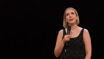 Задник к фильму "Katherine Ryan: First Born Daughter" #1527858