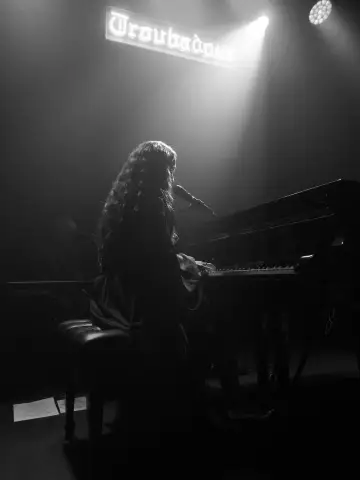 Laufey - Live at The Troubadour постер