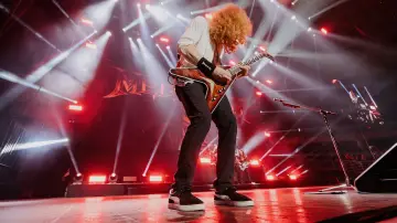 Задник к фильму "Megadeth: Behind the Mask" #543130