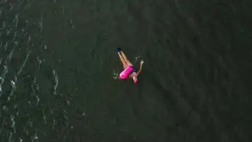Задник к фильму "Jo in the Water" #781788
