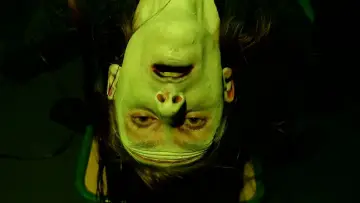 Задник к фильму "Frankenstein Created Robyn" #1139268