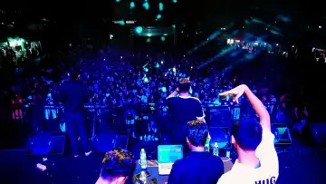 Задник к фильму "Oasis Bandung Live Forever" #543706