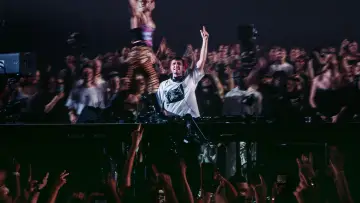 Задник к фильму "Apple Music Live: Fred again.." #544712