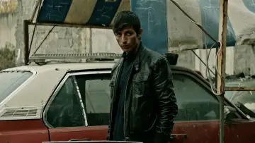 Задник к фильму "Мёртвые собаки не кусаются" #544811