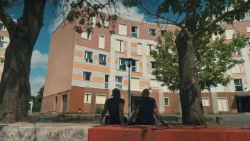 Задник к фильму "Grigny, la fabrique de la banlieue" #542213