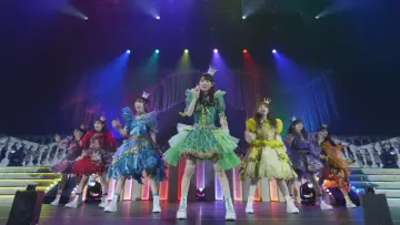 Задник к фильму "2nd LIVE FILM FRUITS ZIPPER JAPAN TOUR 2024 - AUTUMN THE STORY OF SEVEN COLORS" #876939