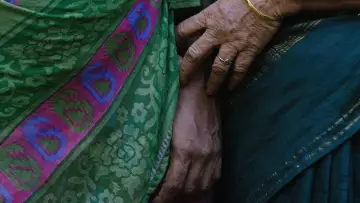 Задник к фильму "சிக்கலான குடும்பத்தின் உறுப்பினர்கள்" #1139396