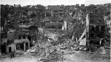 Задник к фильму "LE PORTEL 1943, Les sacrifiés du grand bluff des Alliés" #542272