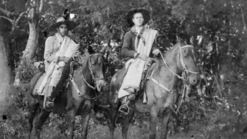 Задник к фильму "Personalidades Barreirenses: Jango Biriva, Leonora Kolling e João da Macena - Historiando em Novo Barreiro" #543264