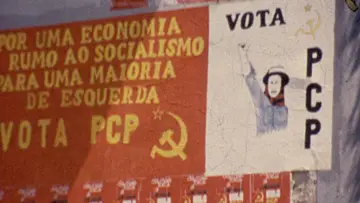 Задник к фильму "Entre Abril e o Medo" #542787