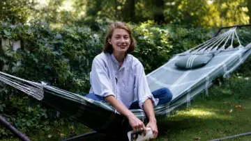 Задник к фильму "Mary Oliver: Saved by the Beauty of the World" #1205303