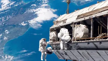 Задник к фильму "La Station spatiale internationale - Missions à haut risque" #1141988
