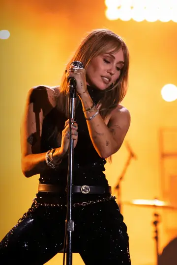 Постер к фильму "Hannah Montana 20th Anniversary Special" #760564