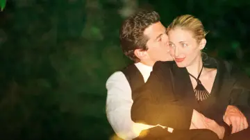 Задник к фильму "John and Carolyn: Love, Beauty and Loss" #781237